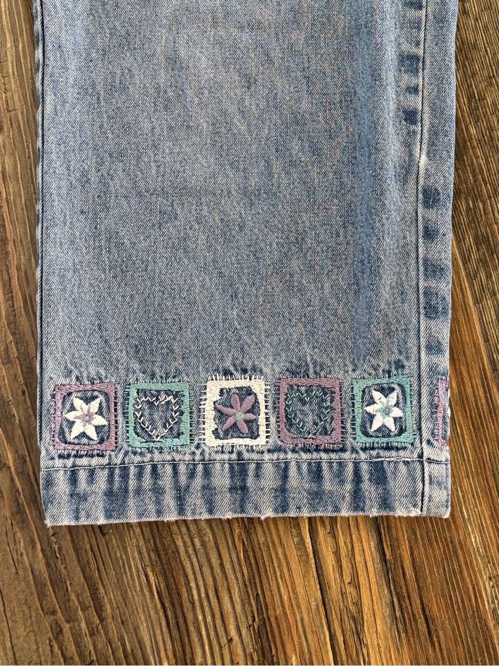 Y2K Christopher & Banks Distressed Blue Denim Capris 8 Floral Heart Embroidery